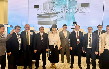 Chizilgan Kama Sutra rasmlari Uning mushuk juda qattiq edi, lekin yigit uni kengaytirdi.